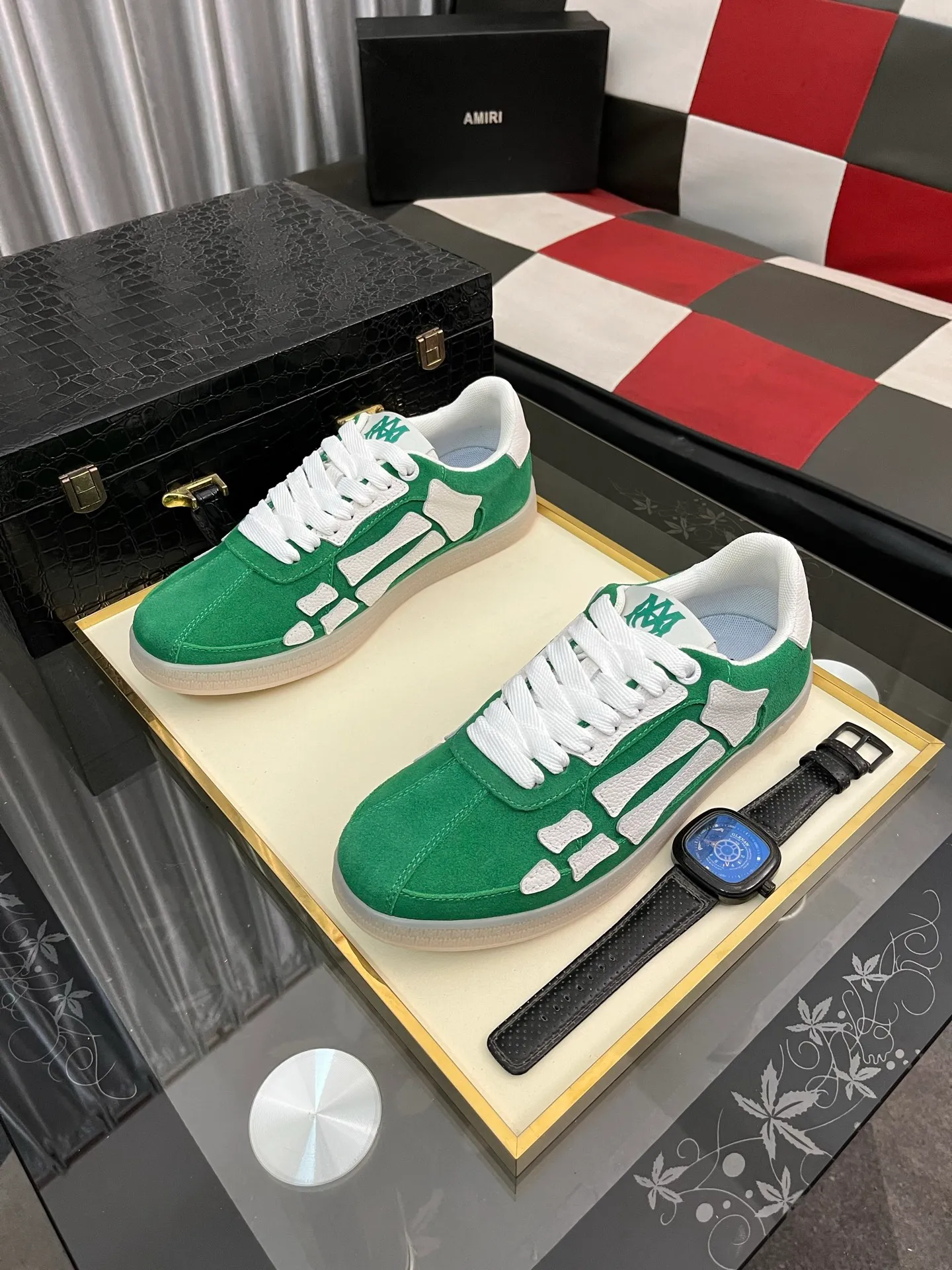 Men's shoes 💰420⌚️⌚️《AMIR*》New men's low-top casual sports sneakers bone shoes, another pair of irresistible bone shoes. Bone shoes are one of AMIRI's most popular items. They use first-layer cowhide uppers. The side bones are made of two cowhide laminations. They have a three-dimensional feel. The leather incisions are all oil-edged. Contrasting color design. Simple style. Fashionable sports. Customized metal LOGO nameplate to embellish shoelaces. Exclusive control of top version. Supports comparison. Breathable mesh lining Original rubber outsole A must-have item for daily leisure Suitable for various occasions Check it out if you are looking for high quality Super cool uppers Size: 38-445️⃣ Colors available